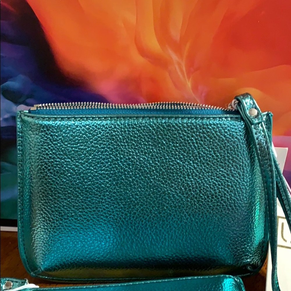 UE metallic clutch wristlet